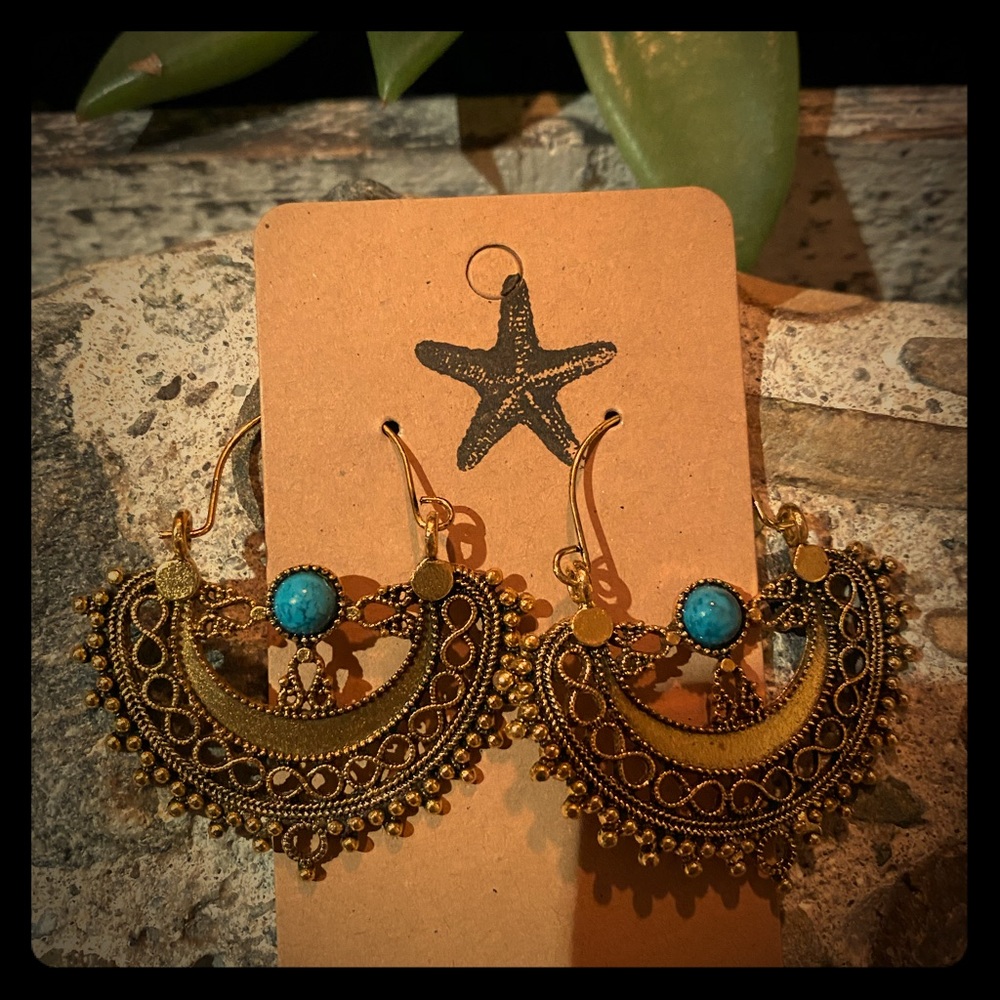 Antique Gold and Turquoise Earrings🌺